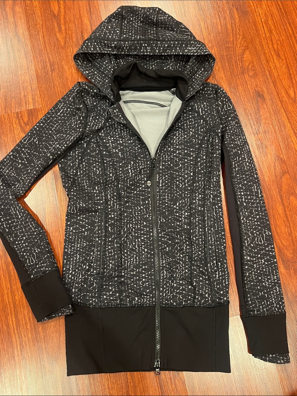 Women’s Lululemon Zip Up Hoodie Size 4